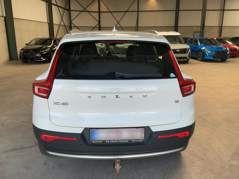 Volvo XC40 2.0 T4 Momentum Pro 2WD 2019 – снимка 7