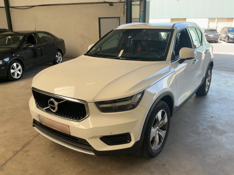 Volvo XC40 2.0 T4 Momentum Pro 2WD 2019 – снимка 1