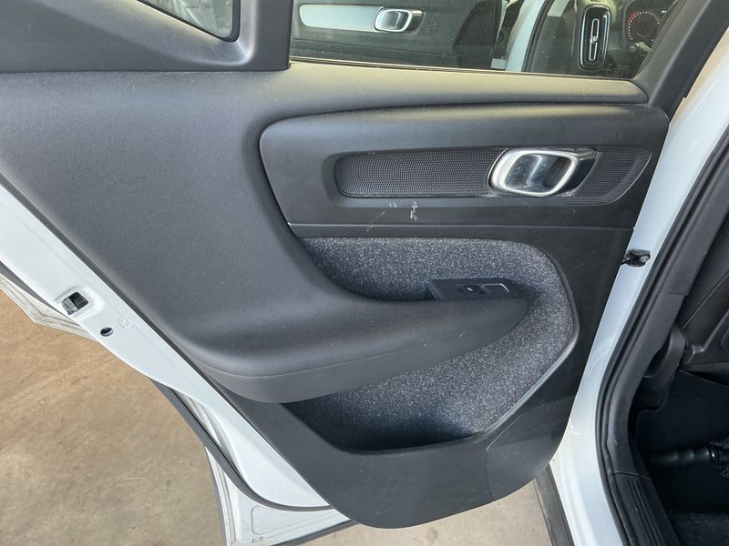 Volvo XC40 2.0 T4 Momentum Pro 2WD 2019 – снимка 27