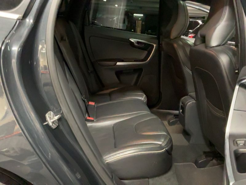 Volvo XC60 2.4 D4 R-Design AWD 2016 – снимка 19