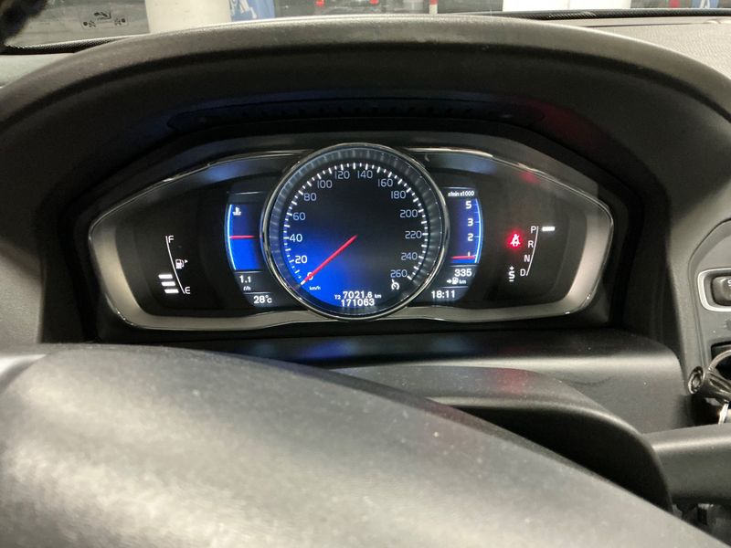 Volvo XC60 2.4 D4 R-Design AWD 2016 – снимка 18