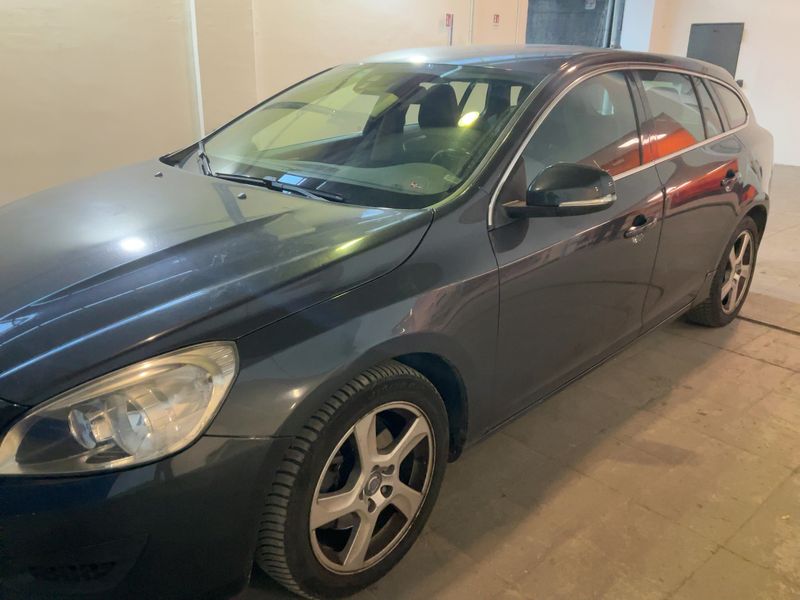 Volvo V60 2.0 D4 Momentum 2011 – снимка 2