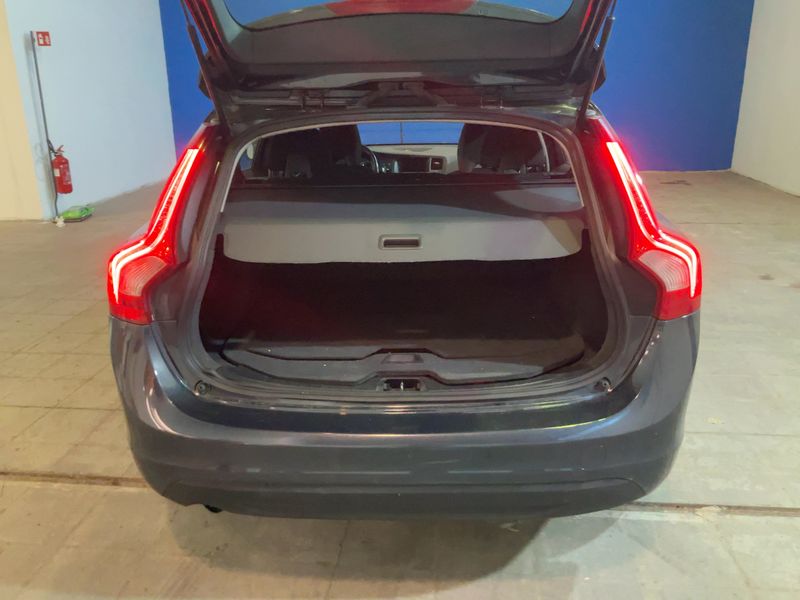 Volvo V60 2.0 D4 Momentum 2011 – снимка 15