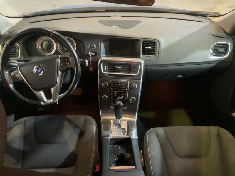 Volvo V60 2.0 D4 Momentum 2011 – снимка 17