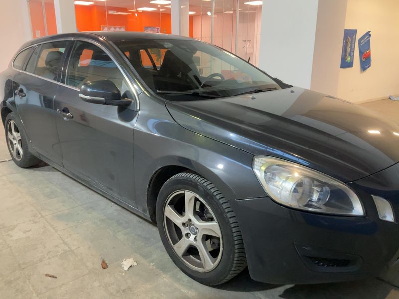 Volvo V60 2.0 D4 Momentum 2011 – снимка 12