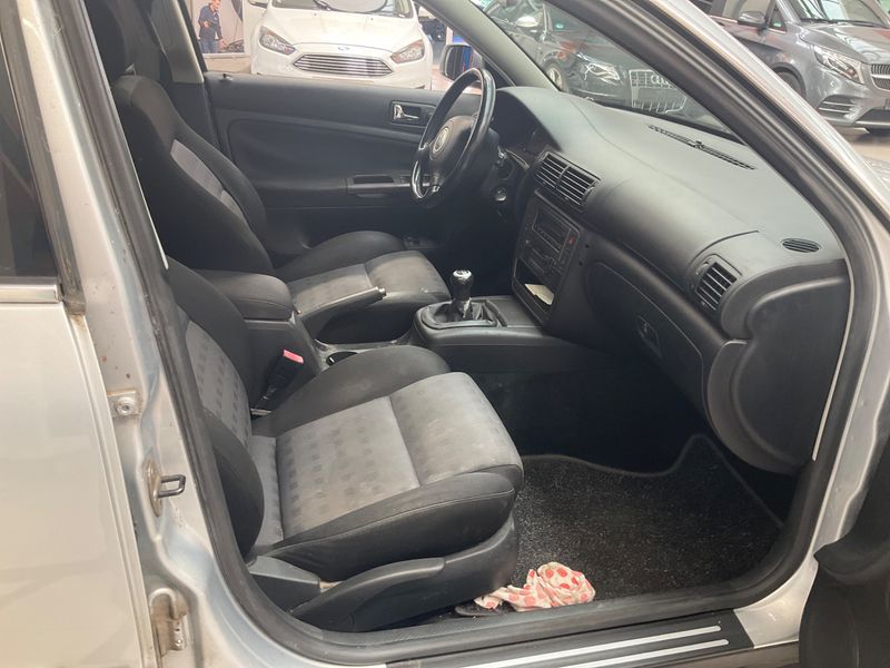 Volkswagen Passat 2.8 V6 Trendline 4Motion 2003 – снимка 3