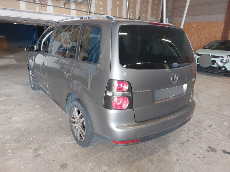 Volkswagen Touran 1.9 TDI Trendline 2009 – снимка 3