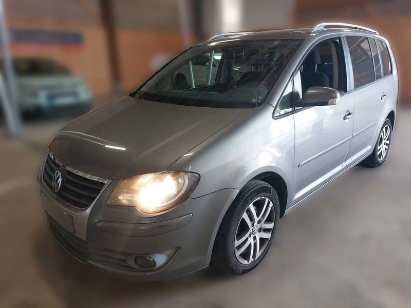 Volkswagen Touran 1.9 TDI Trendline 2009 – снимка 2
