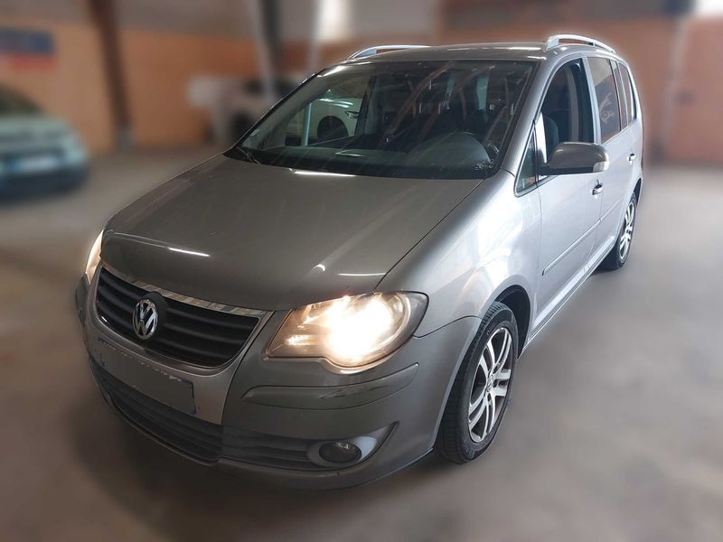 Volkswagen Touran 1.9 TDI Trendline 2009 – снимка 1