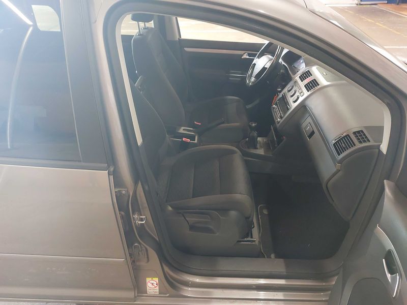 Volkswagen Touran 1.9 TDI Trendline 2009 – снимка 10