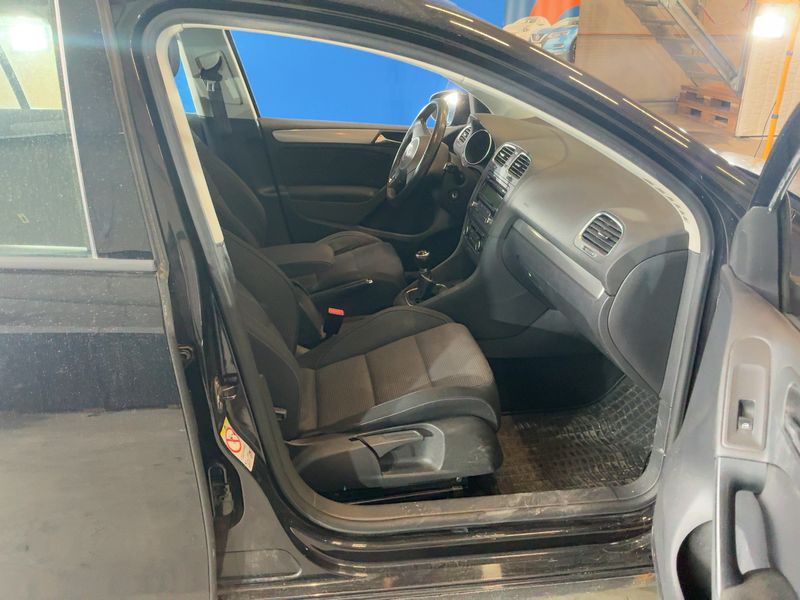 Volkswagen Golf VI 1.6 TDI Trendline 2011 – снимка 11