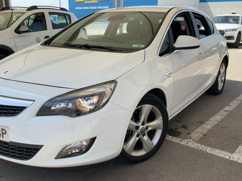 Opel Astra 1.7 CDTI Sport 2011 – снимка 2