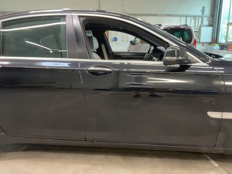 BMW 7er 740d xDrive 2012 – снимка 10