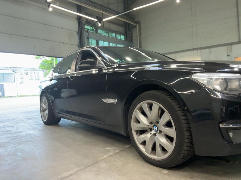BMW 7er 740d xDrive 2012 – снимка 12