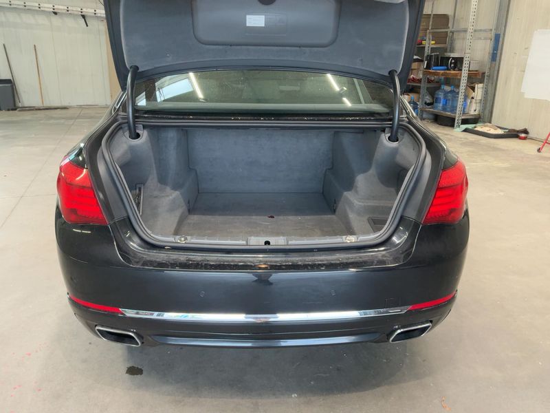 BMW 7er 740d xDrive 2012 – снимка 15