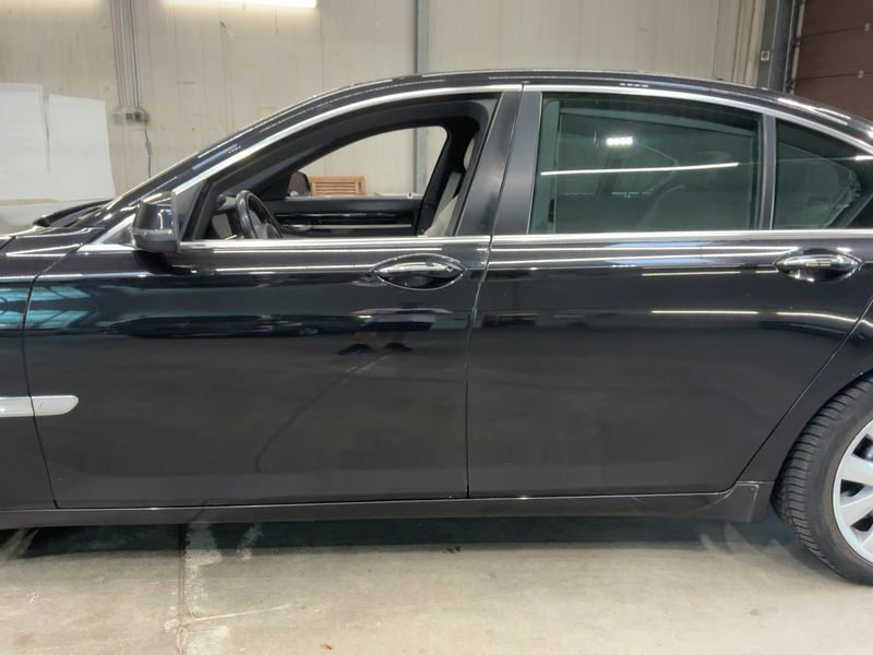 BMW 7er 740d xDrive 2012 – снимка 4
