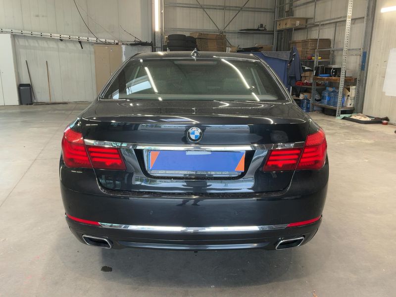 BMW 7er 740d xDrive 2012 – снимка 7