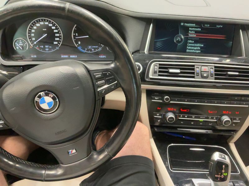 BMW 7er 740d xDrive 2012 – снимка 17