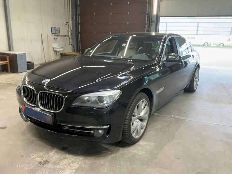 BMW 7er 740d xDrive 2012 – снимка 1
