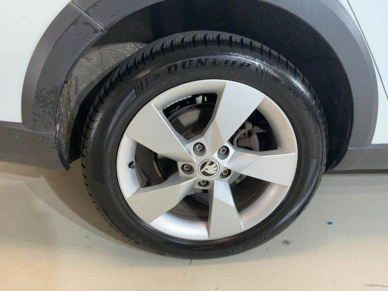 Skoda Octavia 2.0 TDI Scout 4x4 2017 – снимка 9