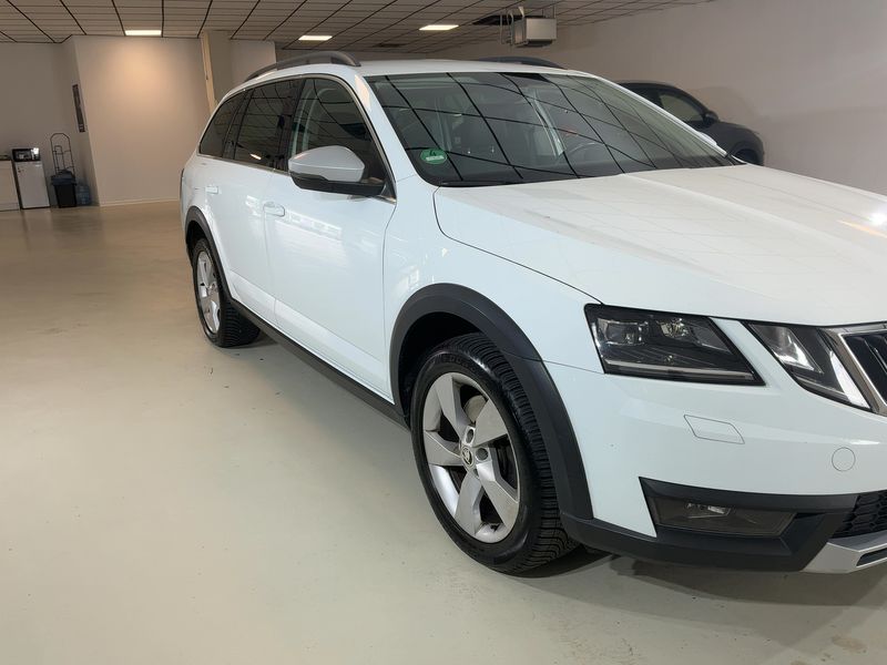 Skoda Octavia 2.0 TDI Scout 4x4 2017 – снимка 12