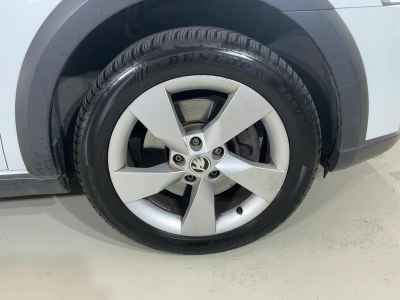 Skoda Octavia 2.0 TDI Scout 4x4 2017 – снимка 11