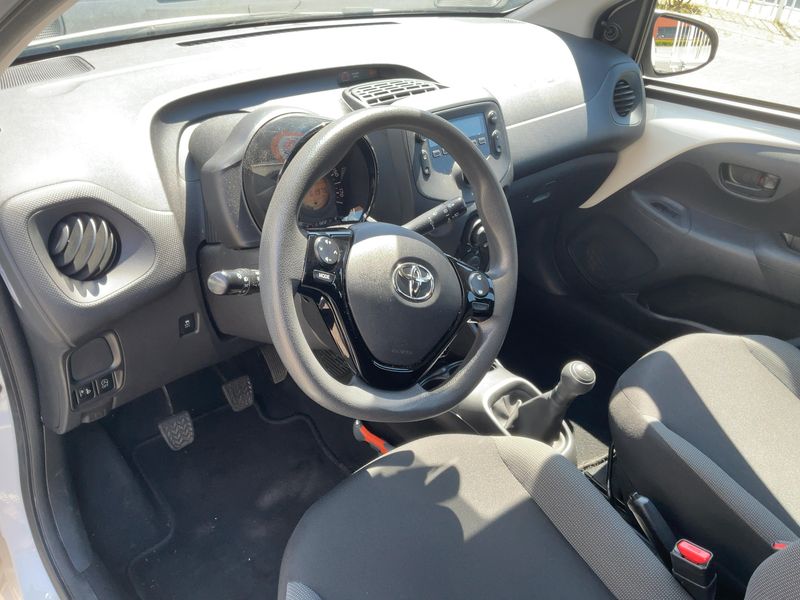 Toyota Aygo 1.0 VVT-i X 2019 – снимка 17
