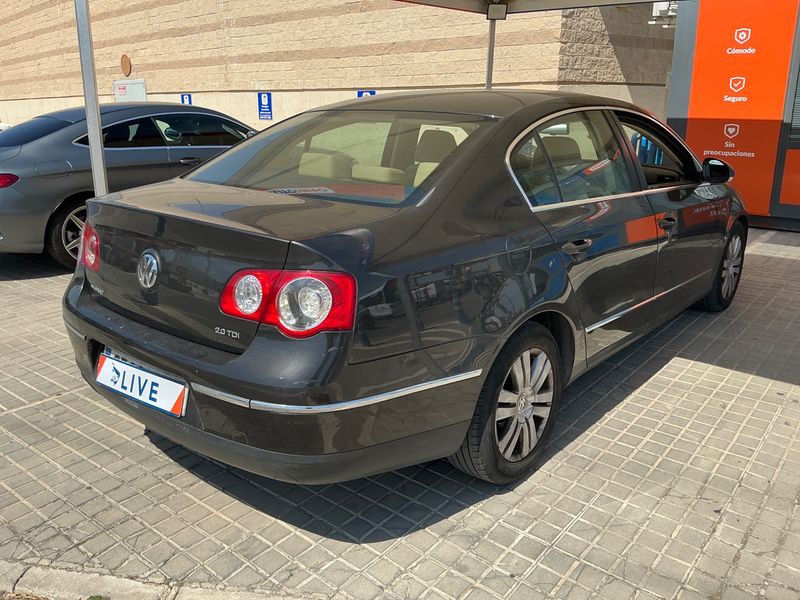 Volkswagen Passat 2.0 TDI Highline 2007 – снимка 2