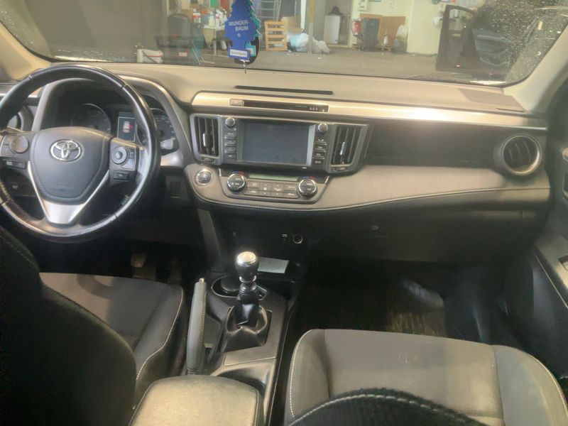 Toyota RAV 4 2.0 D-4D Edition 2016 – снимка 18