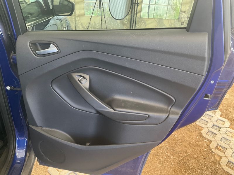 Ford Kuga 1.5 EcoBoost Titanium 2016 – снимка 28