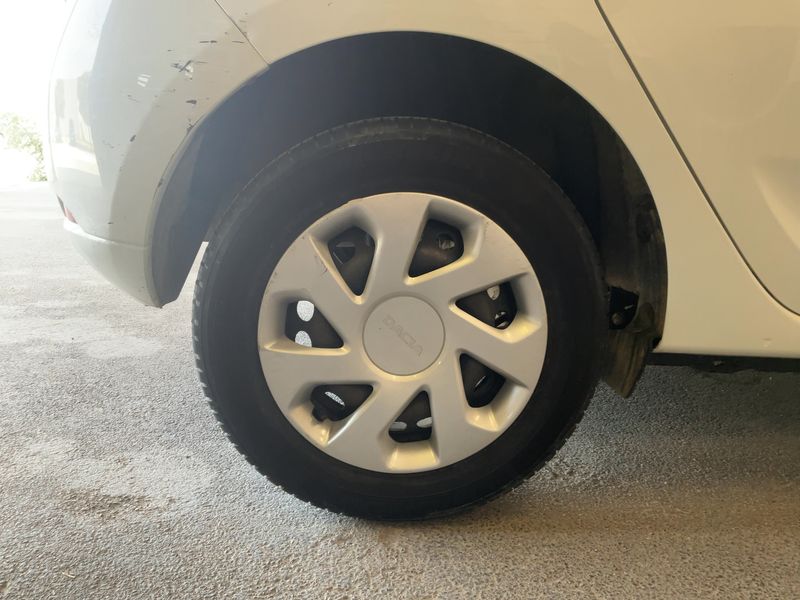 Dacia Sandero 1.2 Laureate 2015 – снимка 9