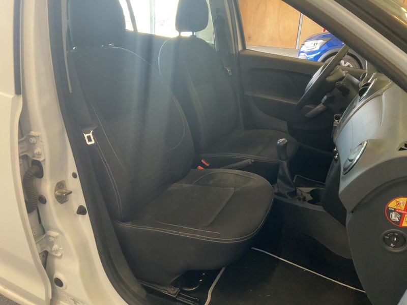 Dacia Sandero 1.2 Laureate 2015 – снимка 16