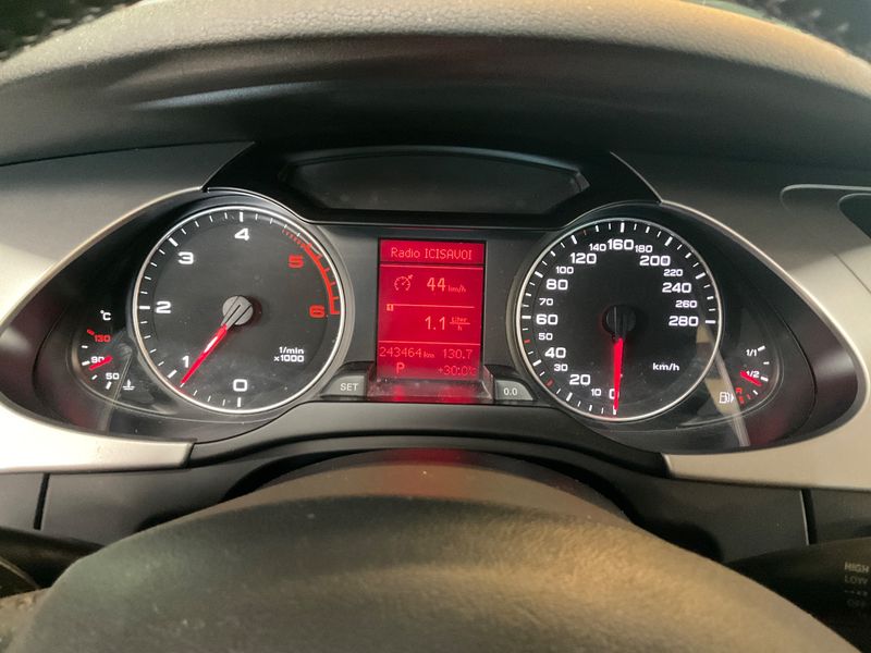 Audi A4 2.0 TDI 2010 – снимка 13