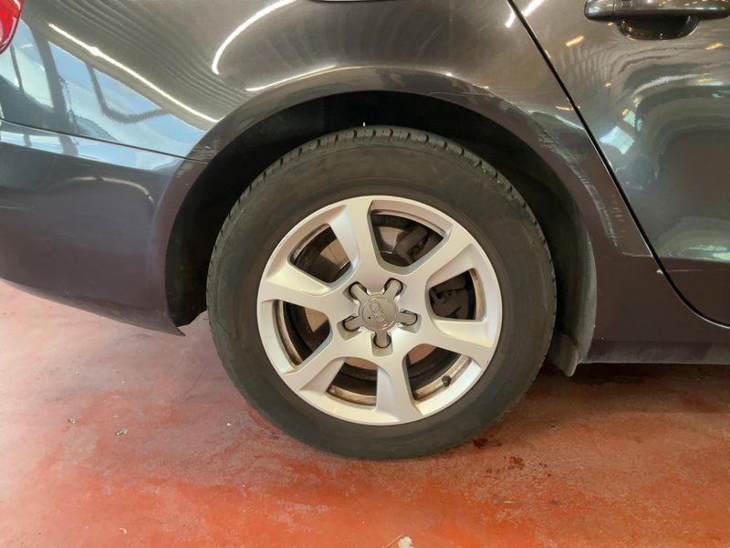 Audi A4 2.0 TDI 2010 – снимка 19