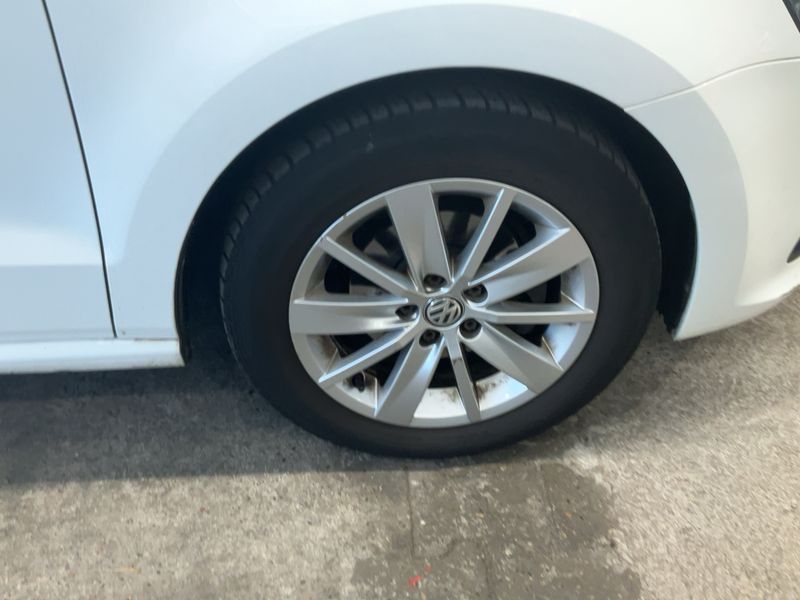 Volkswagen Polo 1.4 TDI Comfortline BlueMotion Tech 2015 – снимка 11