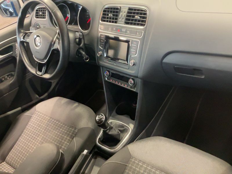 Volkswagen Polo 1.4 TDI Comfortline BlueMotion Tech 2015 – снимка 18
