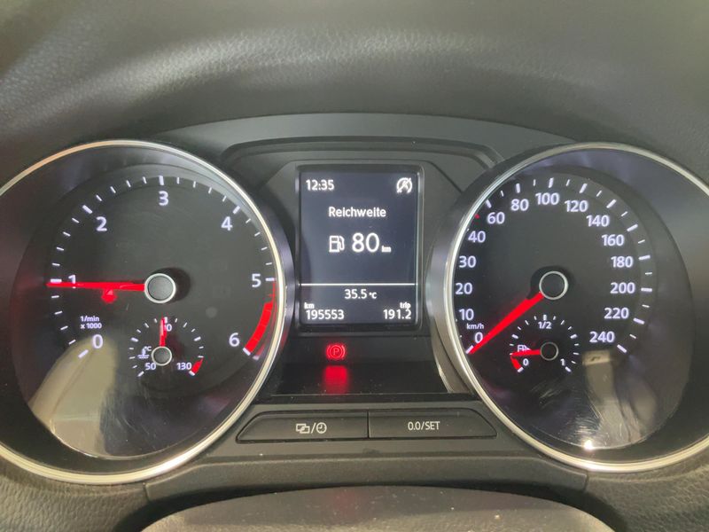 Volkswagen Polo 1.4 TDI Comfortline BlueMotion Tech 2015 – снимка 19
