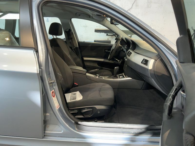 BMW 3er 318d 2011 – снимка 17