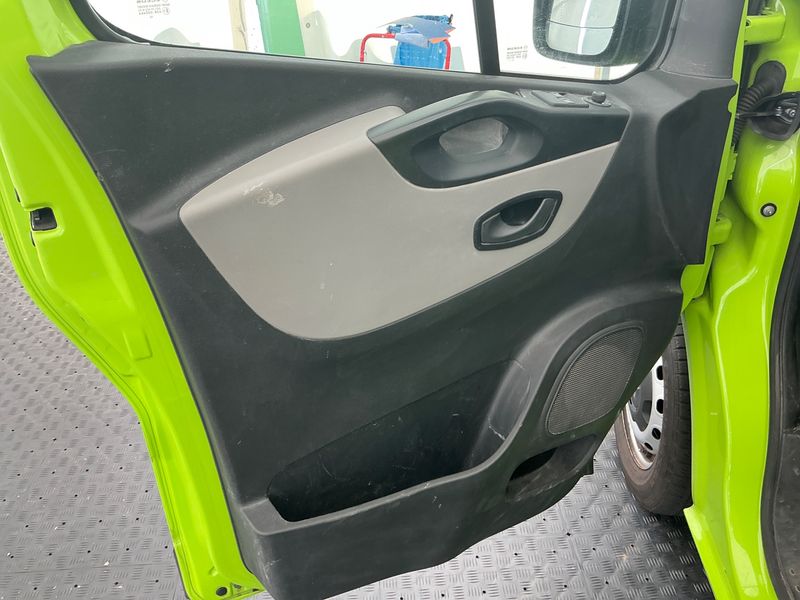 Renault Trafic 1.6 dCi Energy L2H1 2,9t Komfort 2018 – снимка 31