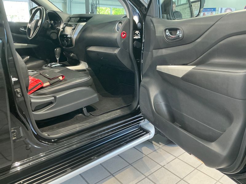 Nissan NP300 Pick-up 2.3 dCi Tekna Double Cab 4x4 2018 – снимка 25