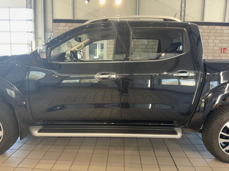 Nissan NP300 Pick-up 2.3 dCi Tekna Double Cab 4x4 2018 – снимка 4