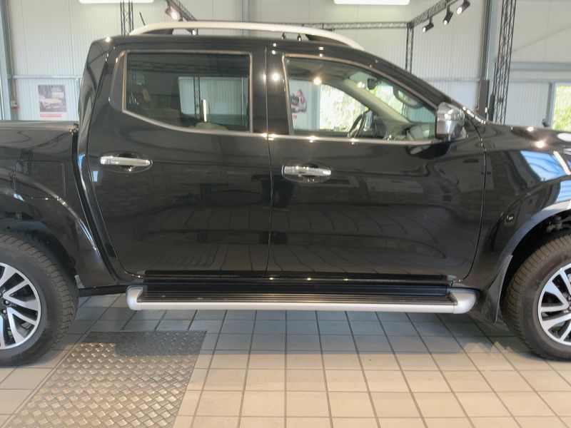 Nissan NP300 Pick-up 2.3 dCi Tekna Double Cab 4x4 2018 – снимка 10