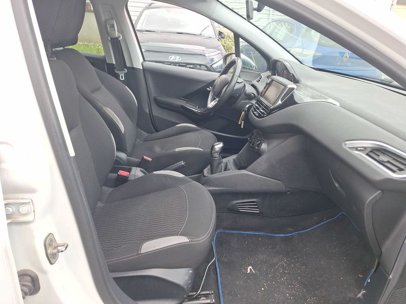 Peugeot 208 1.6 HDi Style 2015 – снимка 10
