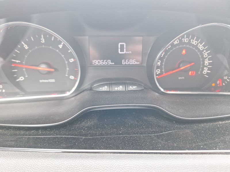 Peugeot 208 1.6 HDi Style 2015 – снимка 12