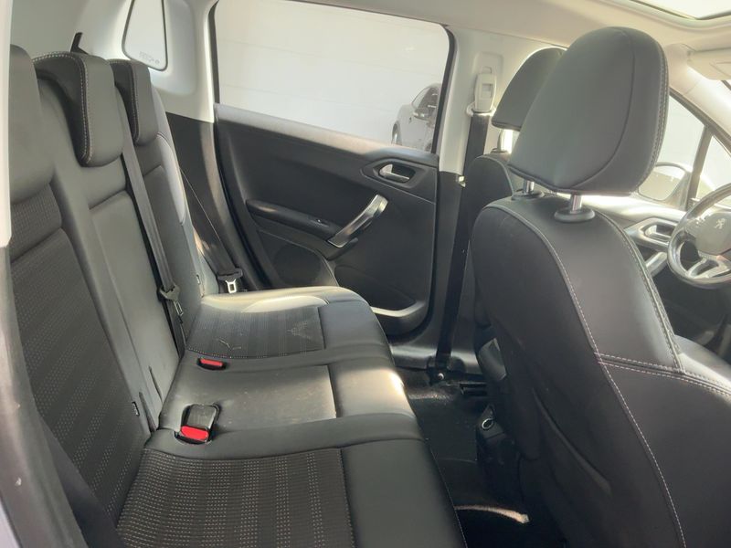 Peugeot 2008 1.2 PureTech Allure 2017 – снимка 19