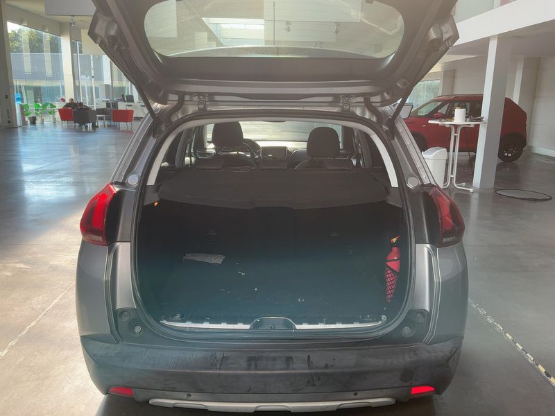 Peugeot 2008 1.2 PureTech Allure 2017 – снимка 15