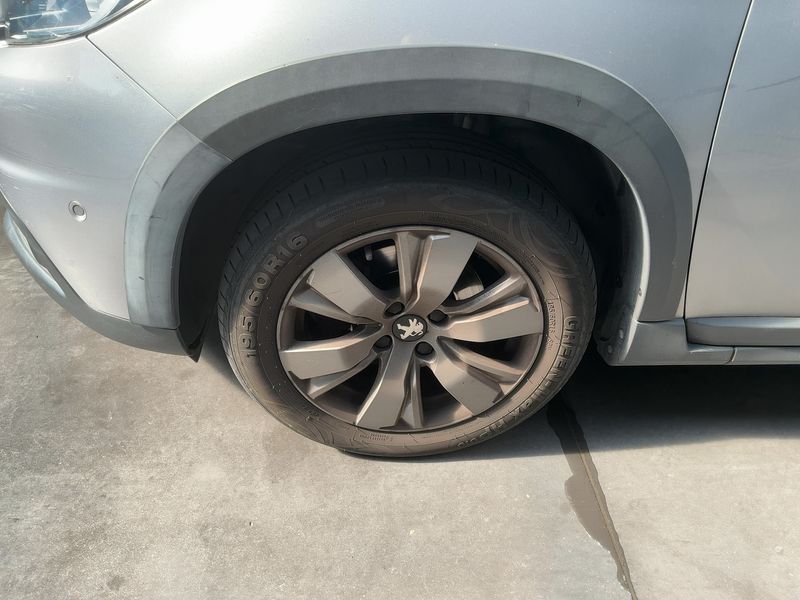 Peugeot 2008 1.2 PureTech Allure 2017 – снимка 3