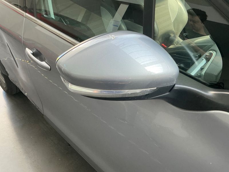 Peugeot 2008 1.2 PureTech Allure 2017 – снимка 27