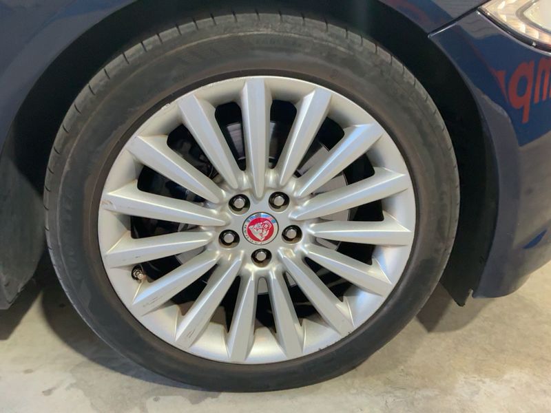 Jaguar XF 2.2 D 2014 – снимка 11