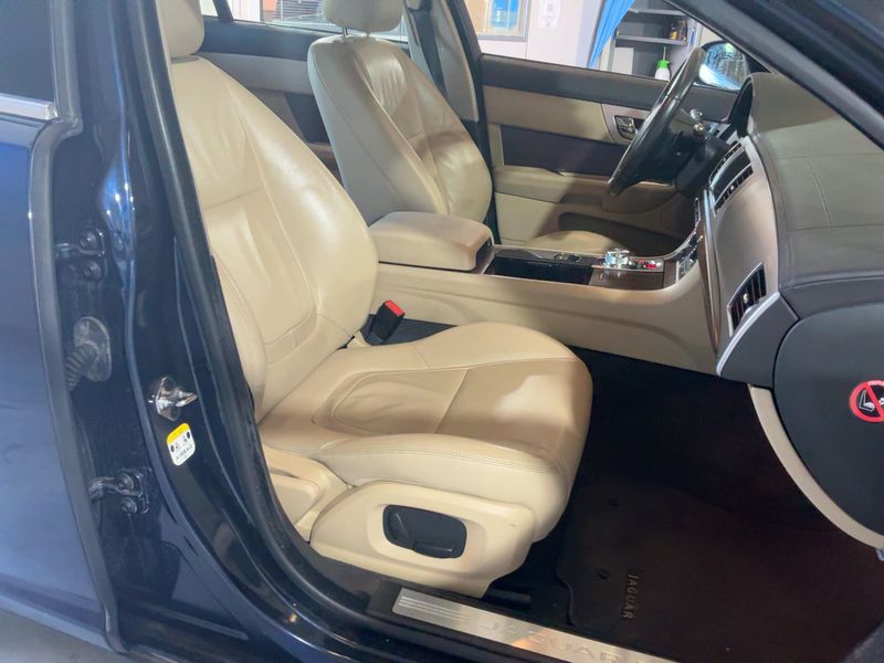 Jaguar XF 2.2 D 2014 – снимка 16